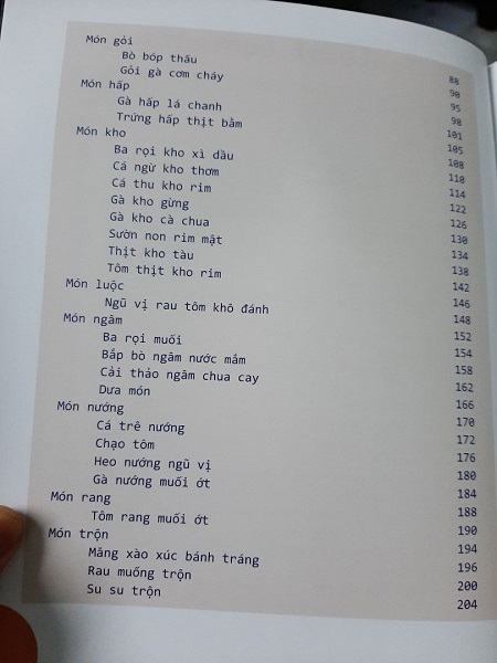 Món Ngon Xứ Huế - HUE DELICACIES (Song Ngữ)